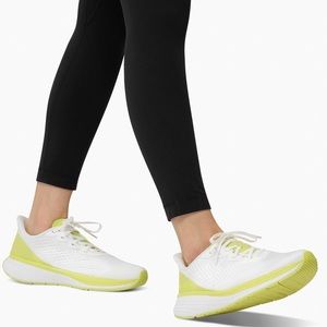 Lane Eight Women’s Relay Trainer in Key Lime size 8. New without box